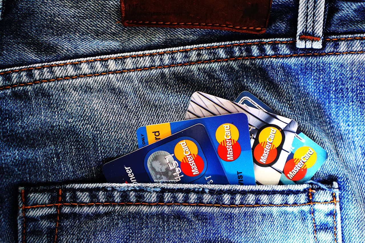 découvrez comment identifier une fausse carte vtc grâce à nos conseils pratiques et évitez les arnaques lors de vos trajets. apprenez à repérer les éléments de sécurité et à vérifier l’authenticité d’une carte vtc.