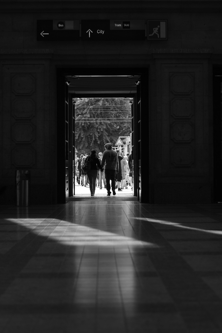 découvrez les rôles et responsabilités des associés dans une sarl, leurs missions clés, obligations légales et contribution au bon fonctionnement de la société.