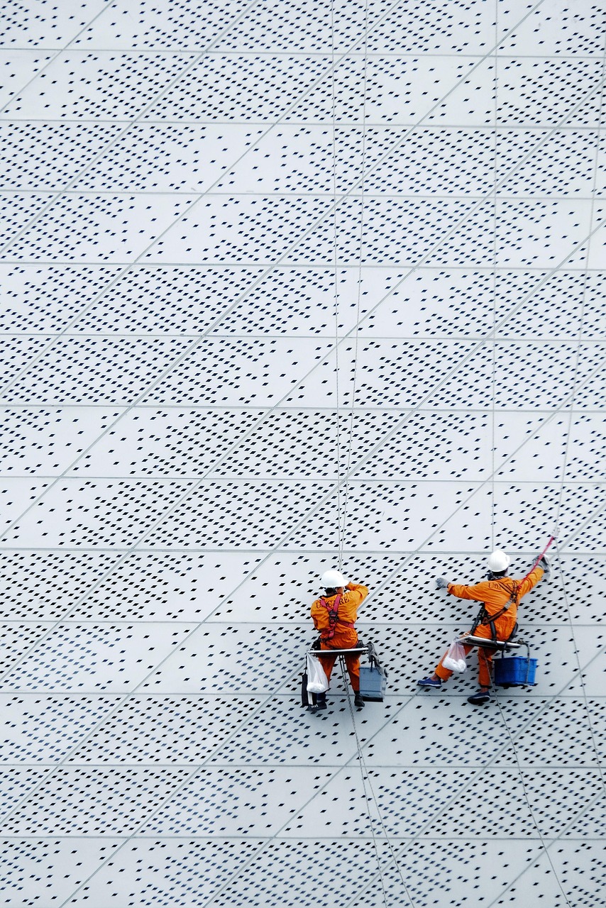 découvrez les principaux risques liés à la consolidation de prêts : impact sur le coût total, répercussions sur votre cote de crédit et pièges à éviter avant de regrouper vos dettes.