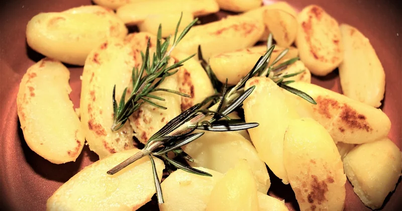 Pommes de terre rôties croustillantes : la vraie recette