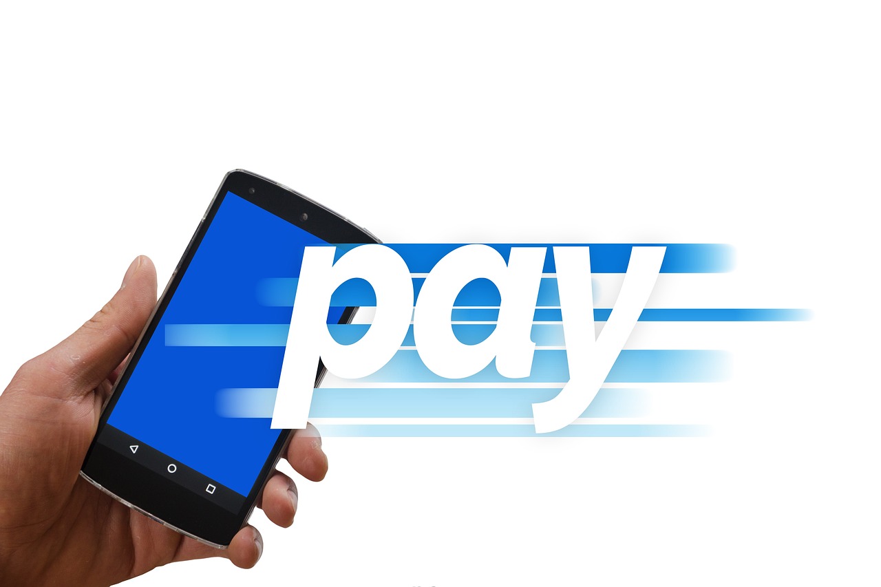Banque en ligne vs banque traditionnelle : qui choisir pour son rachat de prêt ?