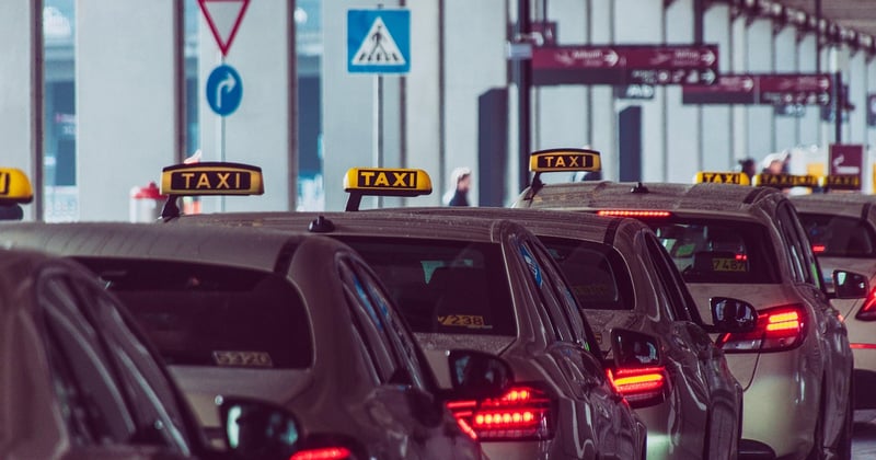 Assurance taxi pas chère en 2026 : 6 offres de courtiers comparées